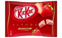 Bánh Xốp Phủ Sôcôla Kitkat Vị Dâu Nhật Bản